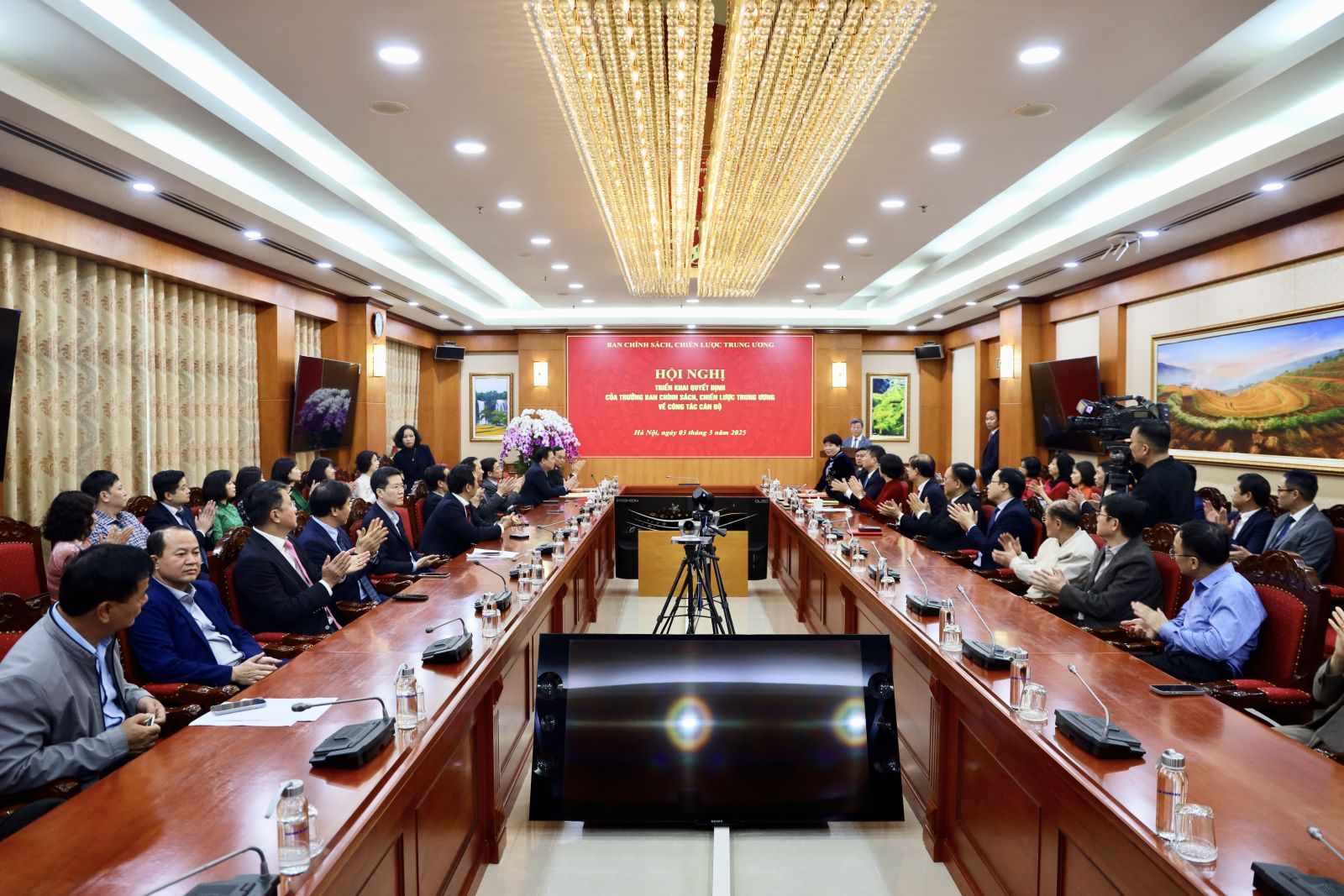 Bộ Chính trị bổ nhiệm 3 Phó Trưởng Ban Chính sách , chiến lược Trung ương - Ảnh 8.