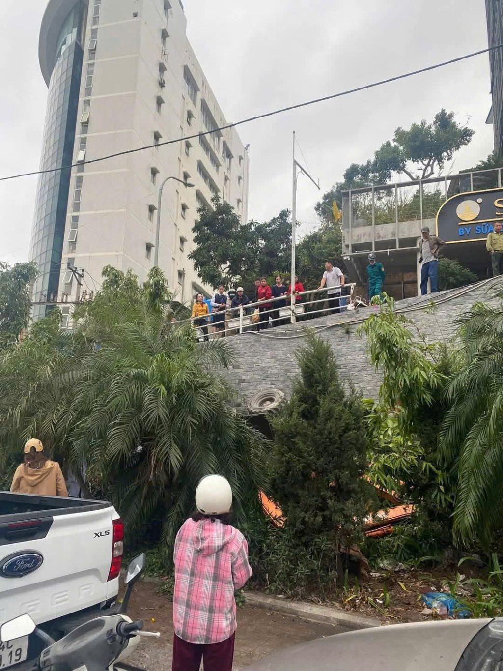 Tai nạn máy xúc tại Hạ Long gây tử vong cho tài xế - Ảnh 1.