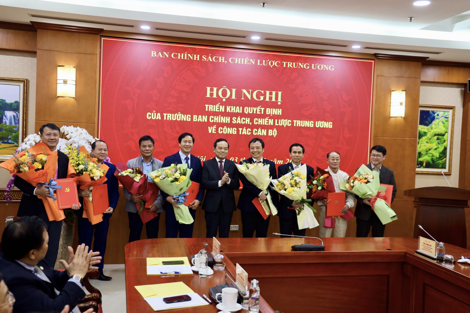 Bộ Chính trị bổ nhiệm 3 Phó Trưởng Ban Chính sách , chiến lược Trung ương - Ảnh 6.