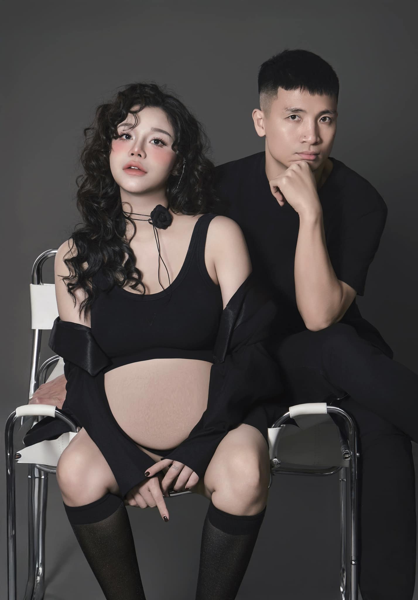 Vợ Bùi Tiến Dũng bụng bầu vượt mặt nhan sắc vẫn đỉnh của chóp, gia đình sóng gió nhất làng bóng "gương vỡ lại lành" - Ảnh 4. Vợ Bùi Tiến Dũng bụng bầu vượt mặt nhan sắc vẫn đỉnh của chóp, gia đình sóng gió nhất làng bóng "gương vỡ lại lành" - Ảnh 4.