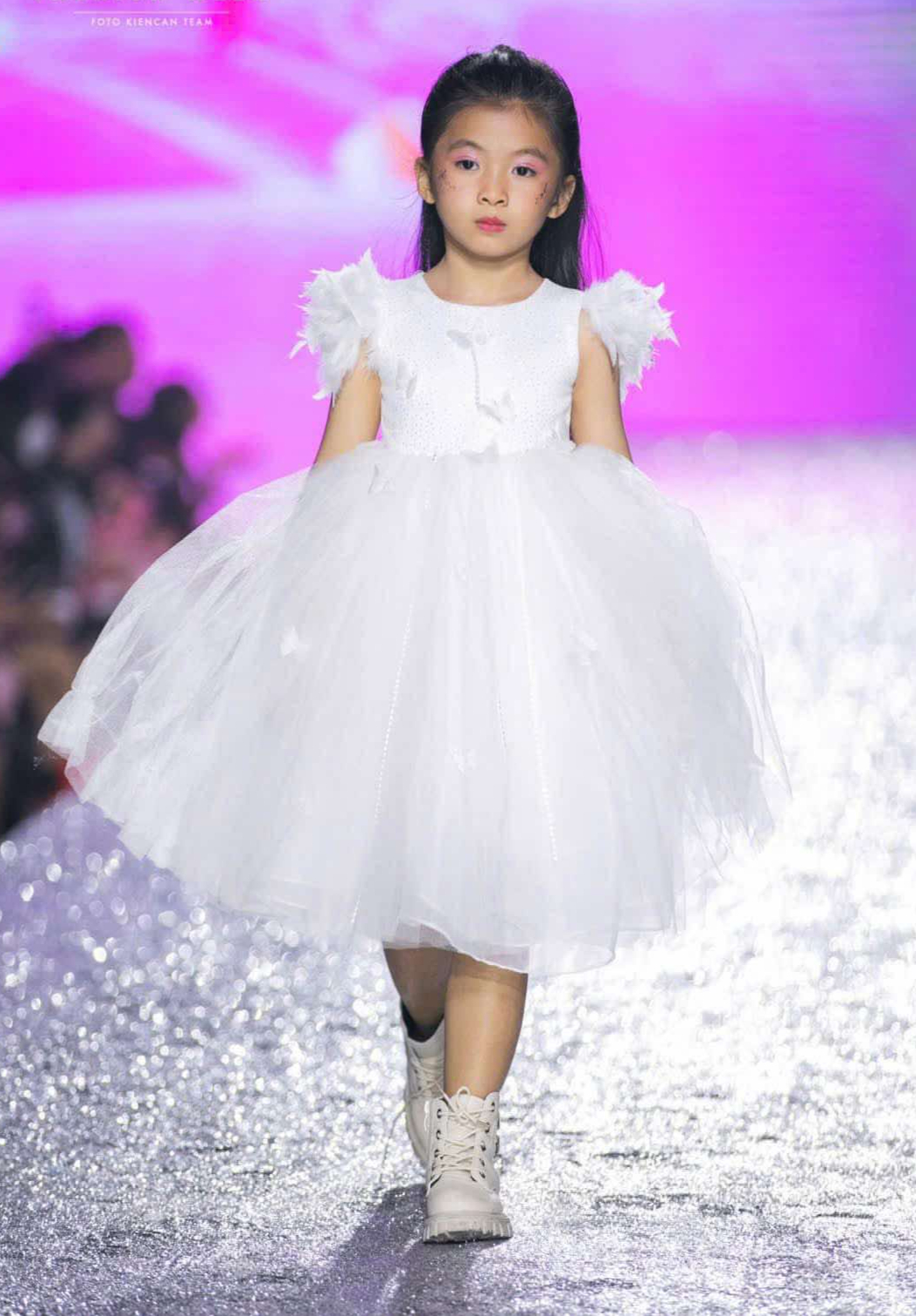 Mẫu nhí Đặng Tiểu Linh: Mỗi lần xuất hiện trên sàn diễn là một trải nghiệm quý giá- Ảnh 3.