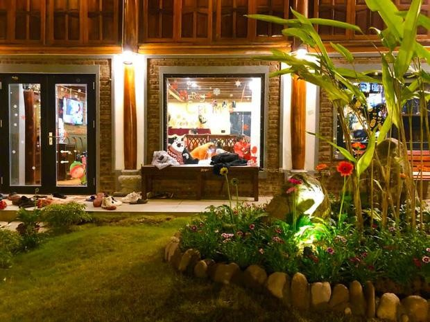 B&ecirc;n trong biệt phủ như resort 5 sao của nam nghệ sĩ gắn liền với Gặp nhau cuối tuần- Ảnh 6.
