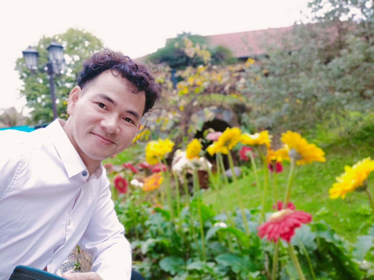 B&ecirc;n trong biệt phủ như resort 5 sao của nam nghệ sĩ gắn liền với Gặp nhau cuối tuần- Ảnh 1.