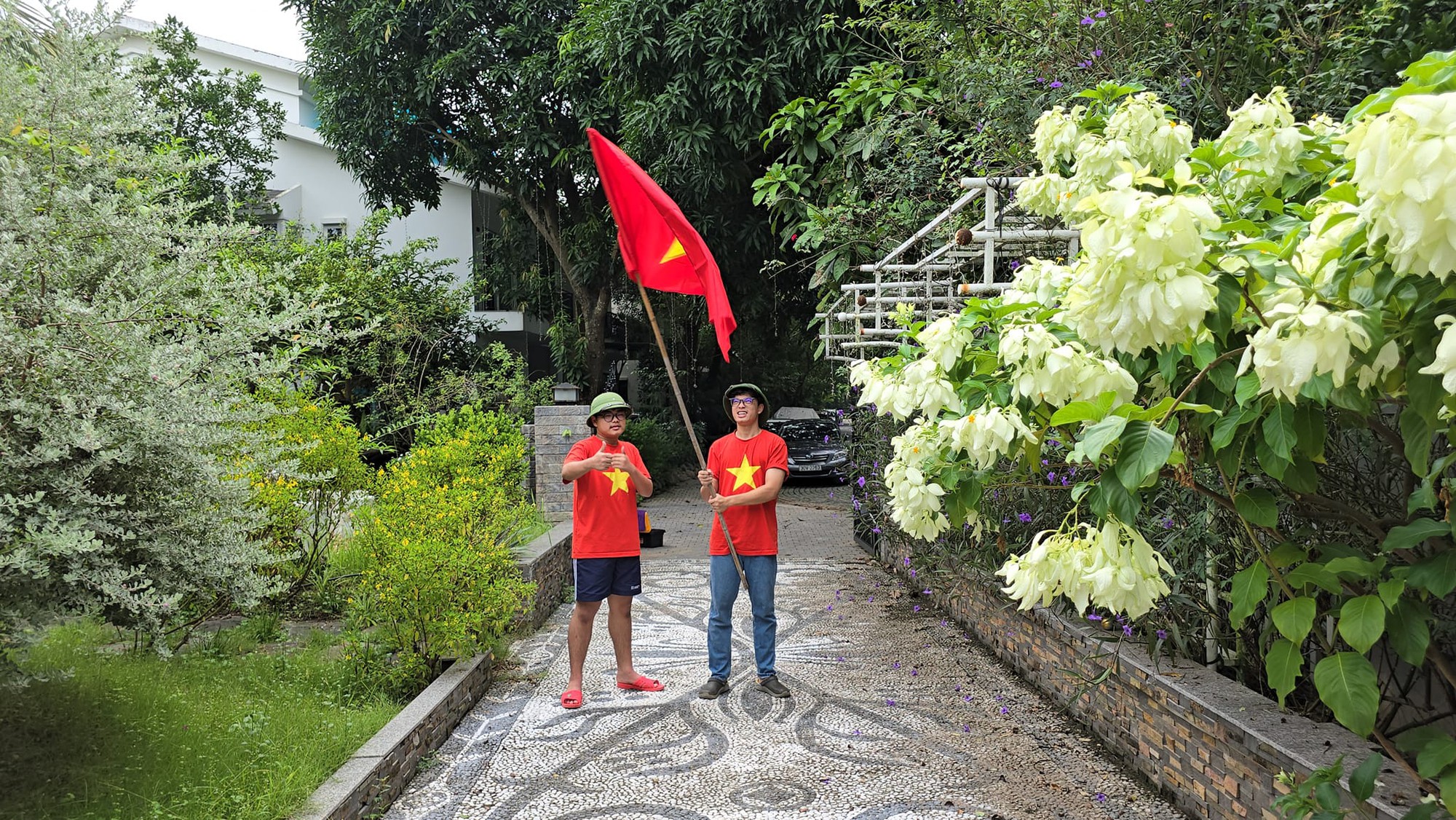 B&ecirc;n trong biệt phủ như resort 5 sao của nam nghệ sĩ gắn liền với Gặp nhau cuối tuần- Ảnh 11.