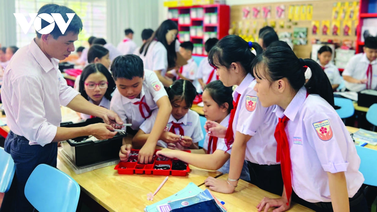Miễn học phí cho học sinh công lập Mang niềm vui cho hàng triệu gia đình - Ảnh 1. Miễn học phí cho học sinh công lập Mang niềm vui cho hàng triệu gia đình - Ảnh 1.