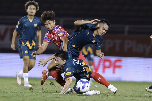 Minh Vương thẫn thờ sau trận thua của HAGL- Ảnh 3. Minh Vương thẫn thờ sau trận thua của HAGL- Ảnh 3.