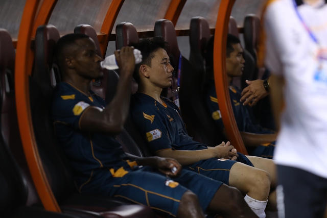 Minh Vương thẫn thờ sau trận thua của HAGL- Ảnh 9. Minh Vương thẫn thờ sau trận thua của HAGL- Ảnh 9.