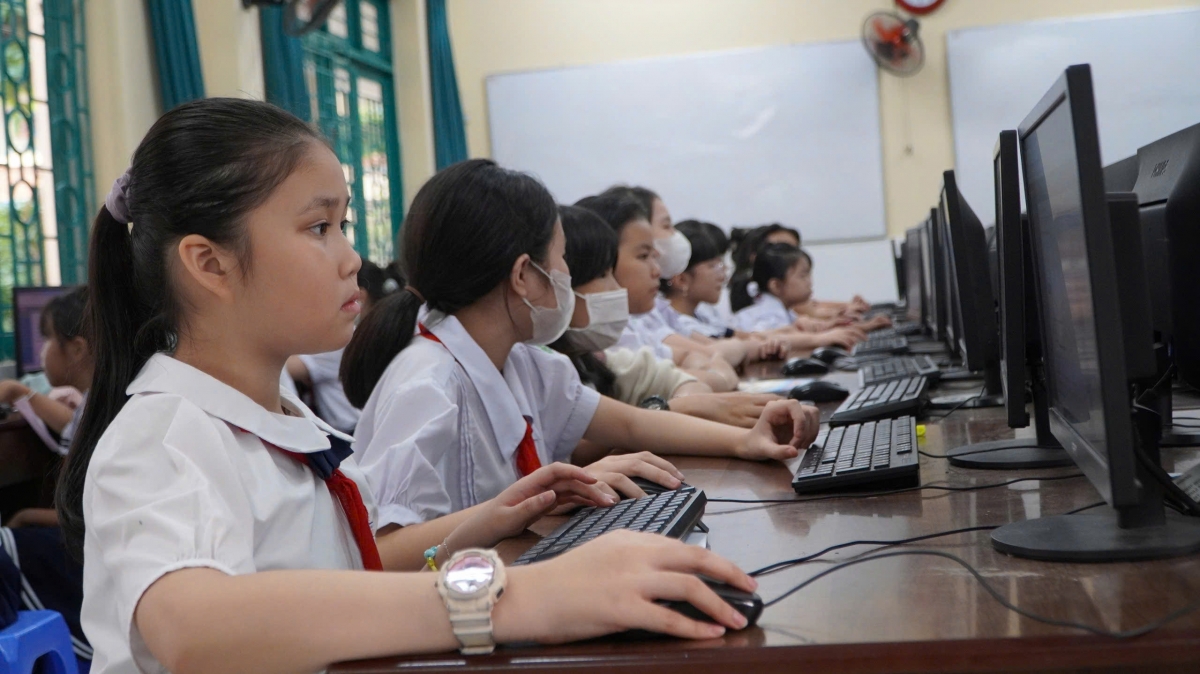 Miễn học phí cho học sinh công lập Mang niềm vui cho hàng triệu gia đình - Ảnh 2. Miễn học phí cho học sinh công lập Mang niềm vui cho hàng triệu gia đình - Ảnh 2.