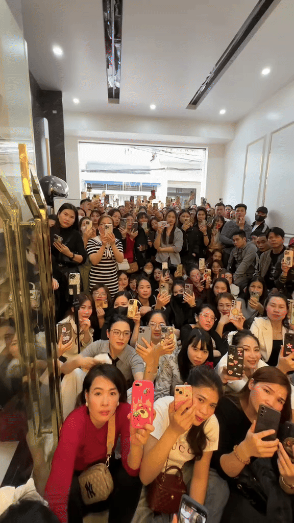 Xôn xao cảnh hơn 200 người đổ xô đến 1 căn nhà ở Hải Phòng, biết lý do tất cả nổ ra tranh cãi lớn- Ảnh 2. Xôn xao cảnh hơn 200 người đổ xô đến 1 căn nhà ở Hải Phòng, biết lý do tất cả nổ ra tranh cãi lớn- Ảnh 2.