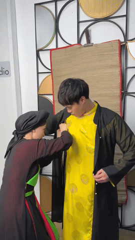 H&ograve;a Minzy - Văn To&agrave;n th&acirc;n thiết ra sao m&agrave; chủ động "x&agrave;o couple" rồi cho vay 4 tỷ kh&ocirc;ng suy nghĩ? - Ảnh 2.