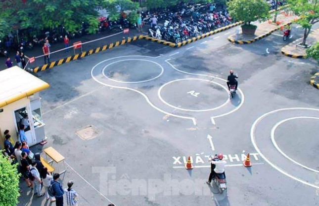 Thông tư 12 miễn sát hạch lý thuyết xe máy cho người có bằng ô tô - Ảnh 1.