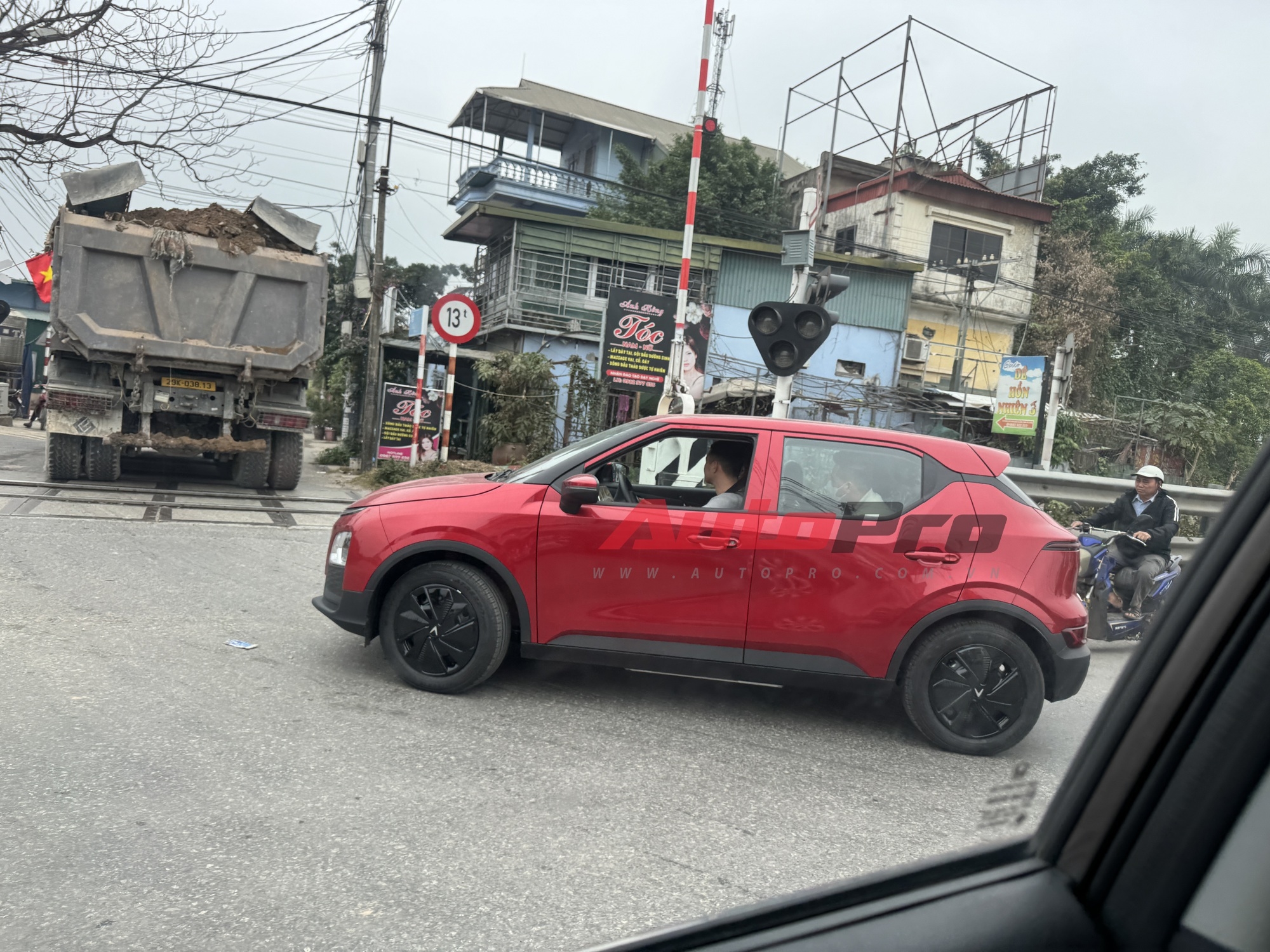 Loạt xe VinFast Green chốt giá: Minio Green chỉ 269 triệu, Limo Green 749 triệu, miễn phí sạc đến 2027, dự kiến giao xe ngay tháng 8- Ảnh 11. Loạt xe VinFast Green chốt giá: Minio Green chỉ 269 triệu, Limo Green 749 triệu, miễn phí sạc đến 2027, dự kiến giao xe ngay tháng 8- Ảnh 11.