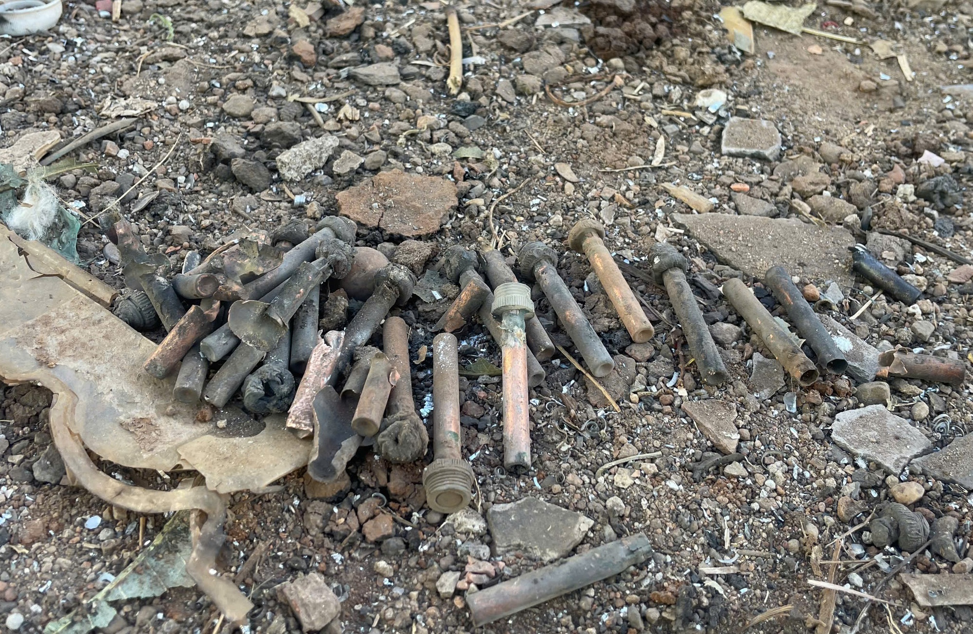 Hành động kỳ lạ của nhóm phụ nữ trước vụ nổ lớn ở Gia Lai - Ảnh 2. Hành động kỳ lạ của nhóm phụ nữ trước vụ nổ lớn ở Gia Lai - Ảnh 2.