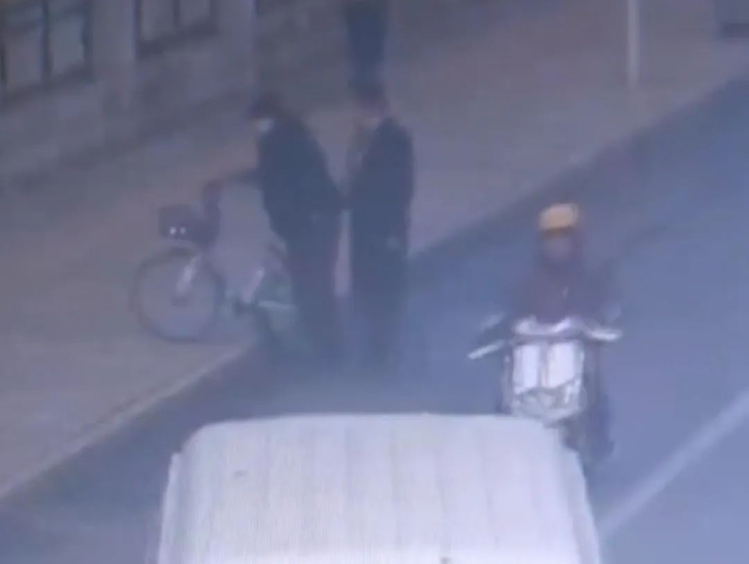 Người đ&agrave;n &ocirc;ng Trung Quốc nhận 164 triệu đồng tiền bồi thường phải trả lại - Ảnh 1.