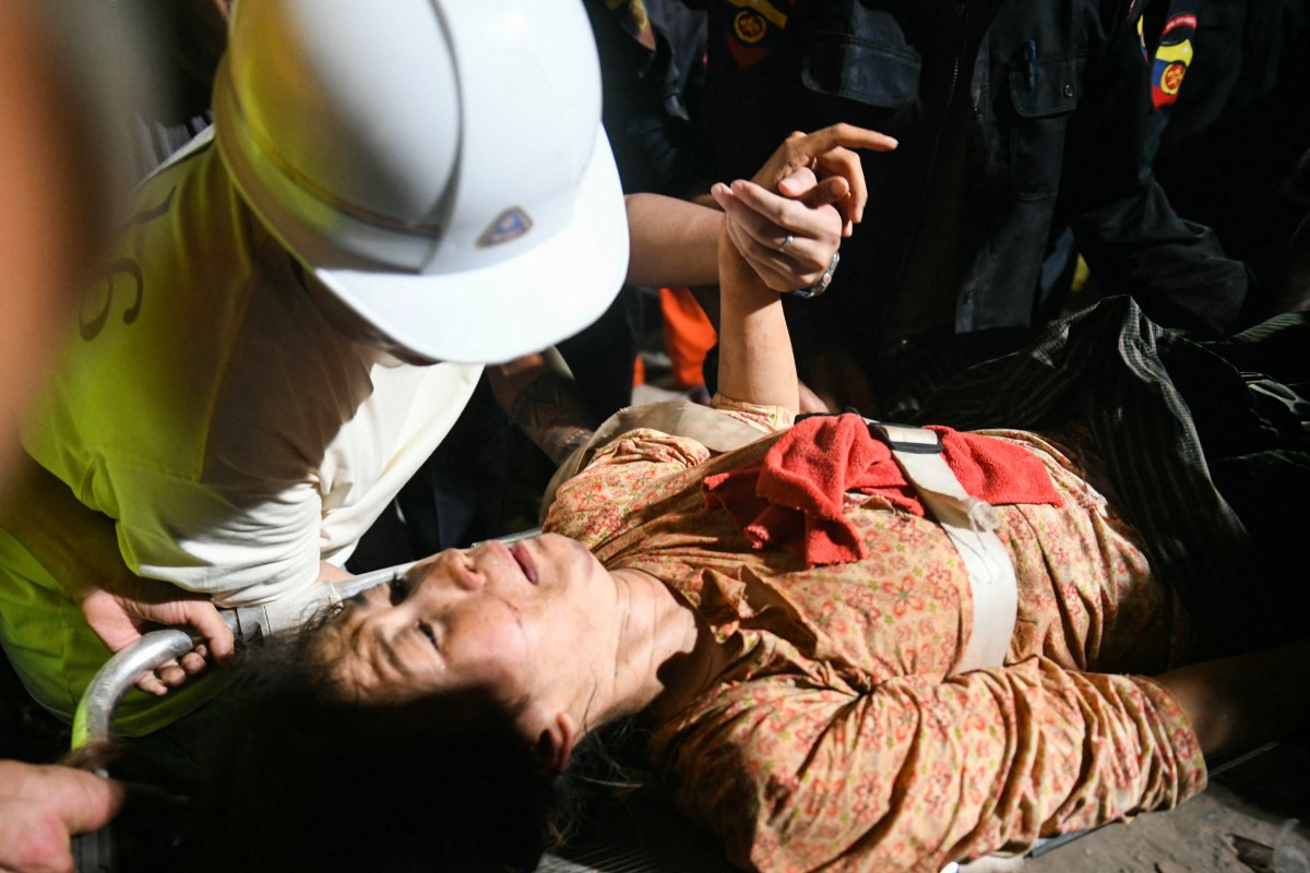 Động đất Myanmar: Số người chết tăng đột biến, nhiều người chờ đợi cứu trợ trong tuyệt vọng - Ảnh 2. Động đất Myanmar: Số người chết tăng đột biến, nhiều người chờ đợi cứu trợ trong tuyệt vọng - Ảnh 2.