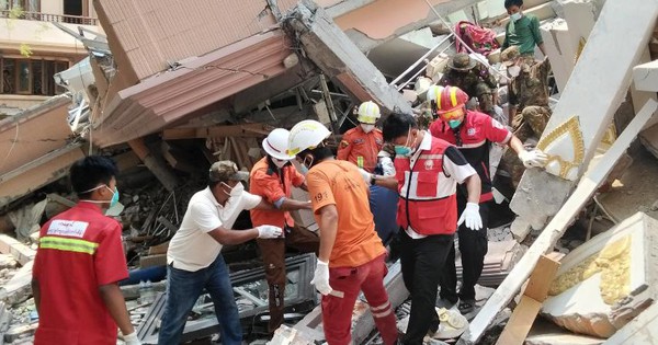 Myanmar: Phe đối lập ngừng bắn sau động đất khiến 1.700 người thiệt mạng, quân đội vẫn không kích dữ dội - Ảnh 2.