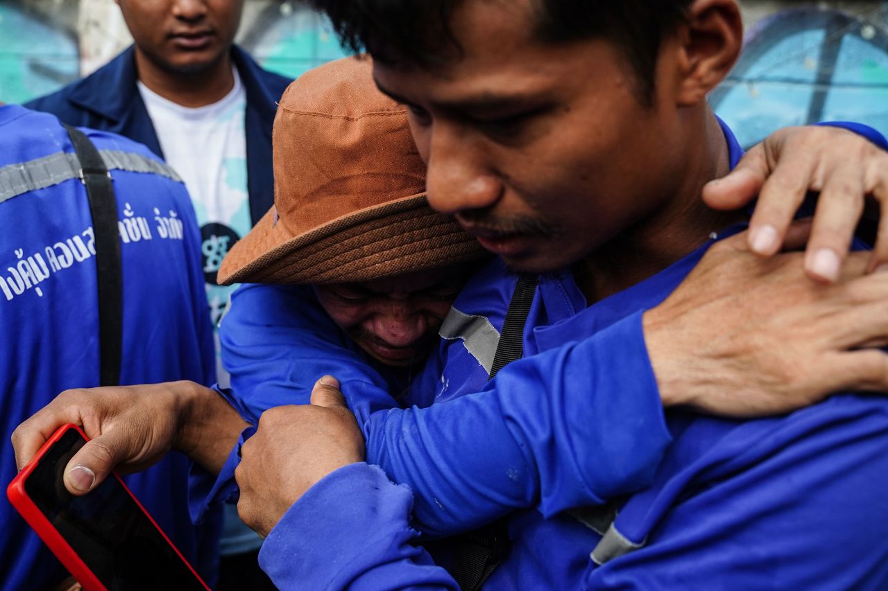Động đất Myanmar: Số người chết tăng đột biến, nhiều người chờ đợi cứu trợ trong tuyệt vọng - Ảnh 6. Động đất Myanmar: Số người chết tăng đột biến, nhiều người chờ đợi cứu trợ trong tuyệt vọng - Ảnh 6.