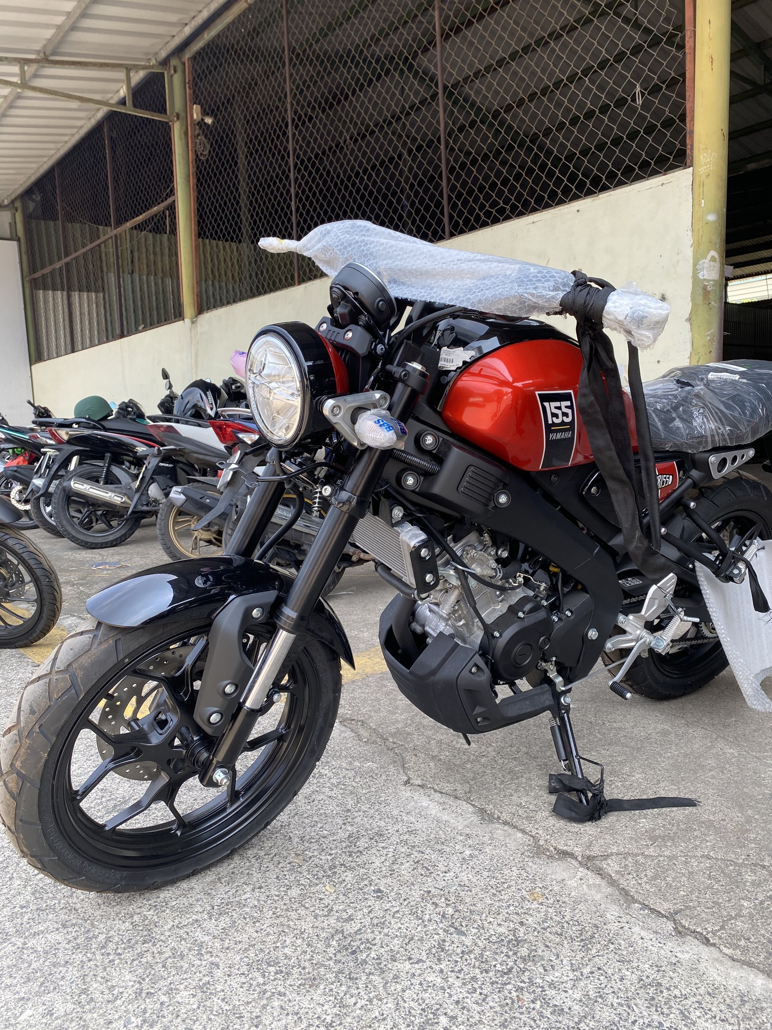 Xe Yamaha dáng đẹp đời mới có mặt ở đại lý: Mạnh 20 mã lực, ăn xăng 2L/100km, đấu mẫu Honda vừa về nước- Ảnh 9. Xe Yamaha dáng đẹp đời mới có mặt ở đại lý: Mạnh 20 mã lực, ăn xăng 2L/100km, đấu mẫu Honda vừa về nước- Ảnh 9.