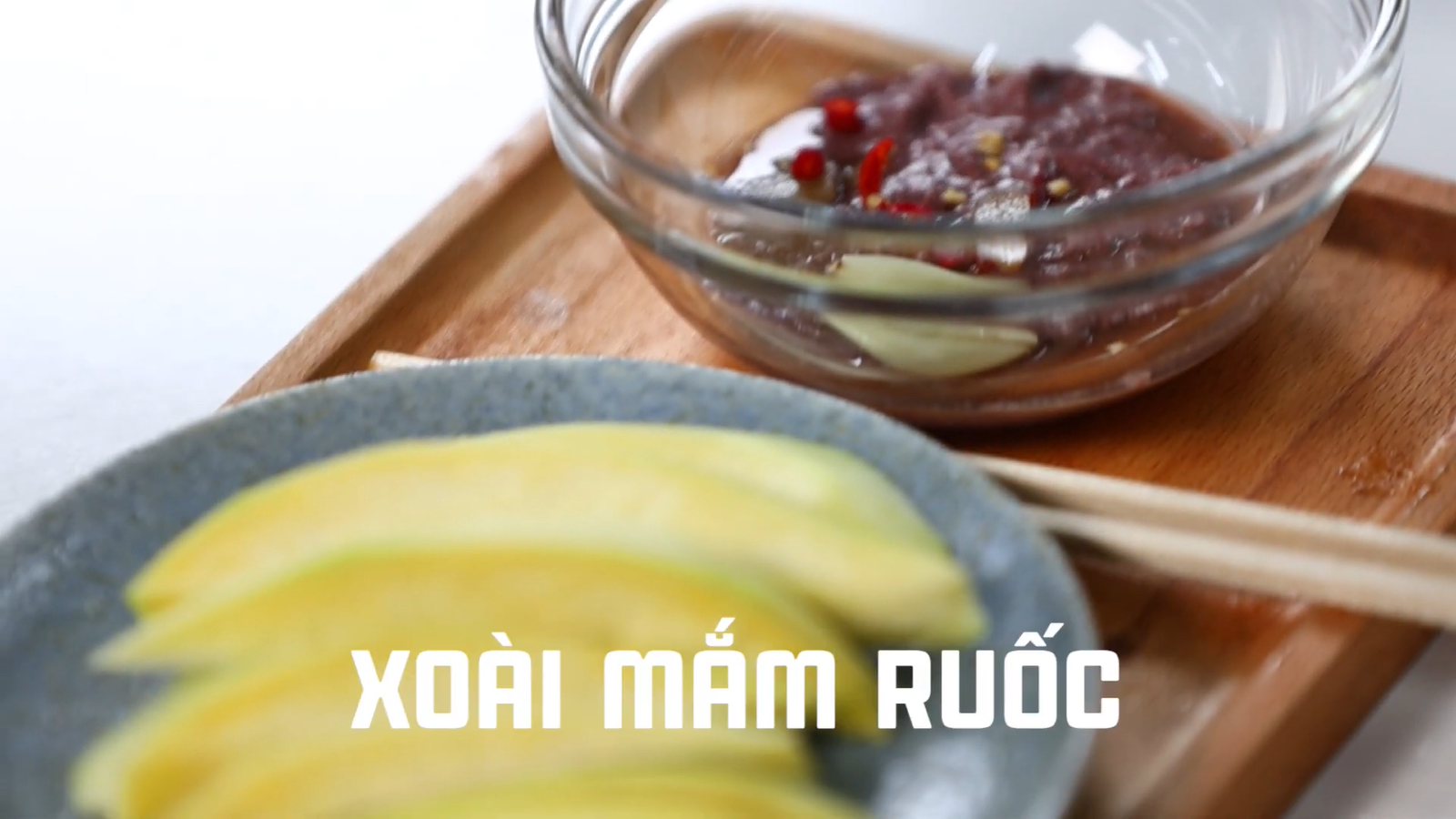 Khách Tây nếm thử 1 món mắm trứ danh của Việt Nam rồi nói: Tôi sẽ không bao giờ ăn lại món này nữa! - Ảnh 2.