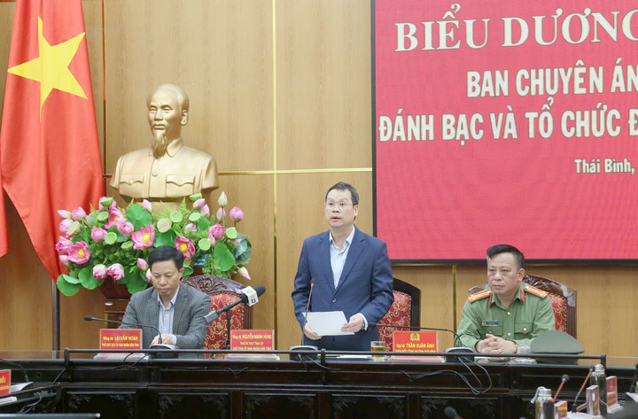 C&ocirc;ng an Th&aacute;i B&igrave;nh triệt ph&aacute; đường d&acirc;y đ&aacute;nh bạc ngh&igrave;n tỷ - Ảnh 2.