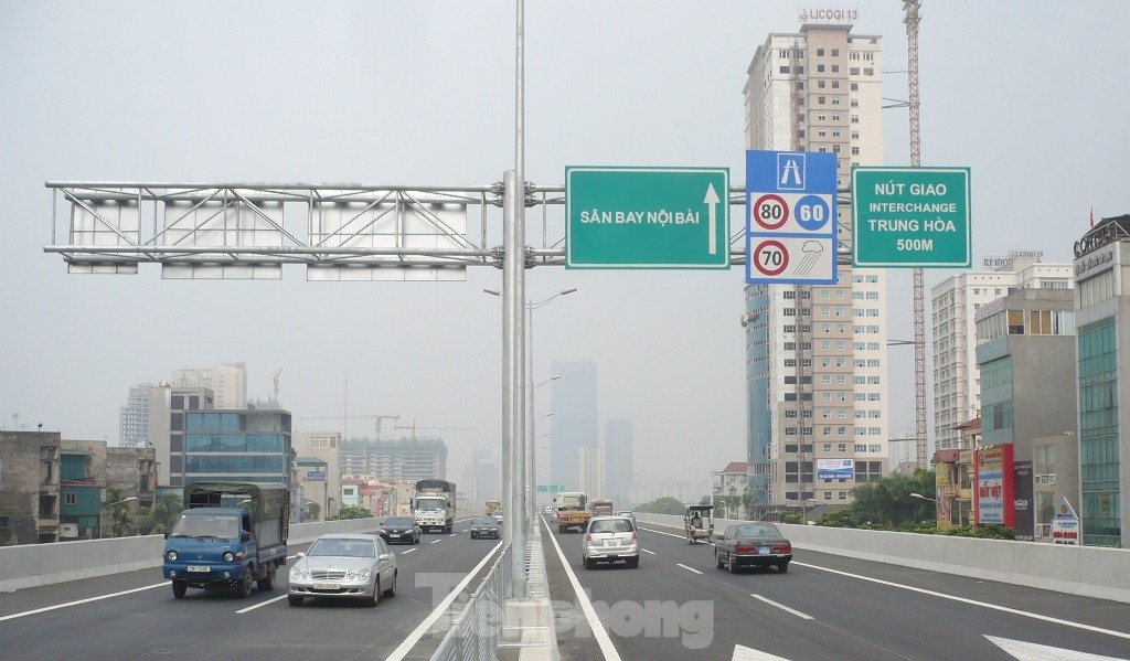 Đường Vành đai 3 trên cao Hà Nội quá tải gấp 8 lần gây ùn tắc triền miên - Ảnh 1.