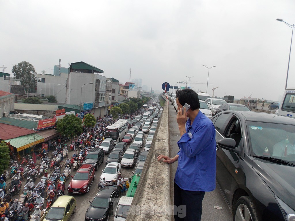 Đường Vành đai 3 trên cao Hà Nội quá tải gấp 8 lần gây ùn tắc triền miên - Ảnh 4.