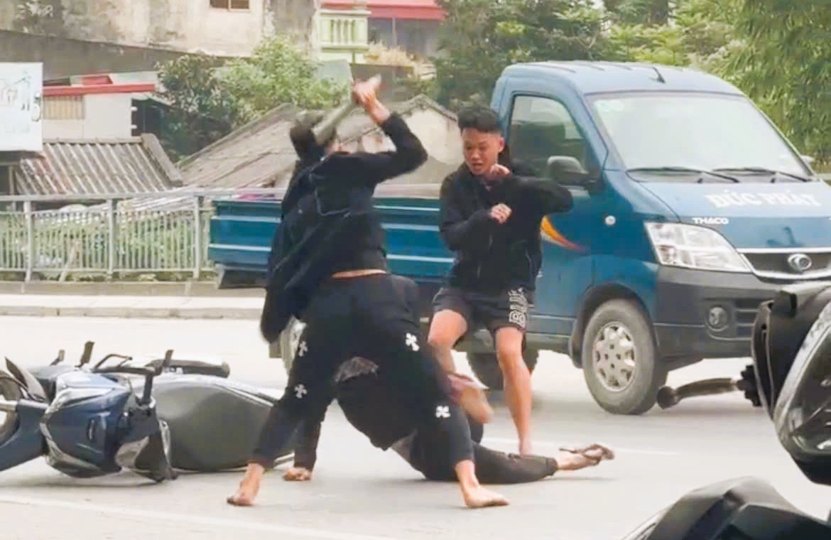 Đã bắt thanh niên chém người xối xả trên phố ở Thanh Hóa- Ảnh 2.