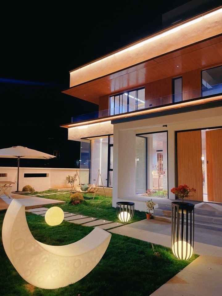 Đôi vợ chồng chi 10 tỷ đồng xây biệt thự ở nông thôn: "Sau này nghỉ hưu tôi sẽ về quê sống!" - Ảnh 1. Đôi vợ chồng chi 10 tỷ đồng xây biệt thự ở nông thôn: "Sau này nghỉ hưu tôi sẽ về quê sống!" - Ảnh 1.