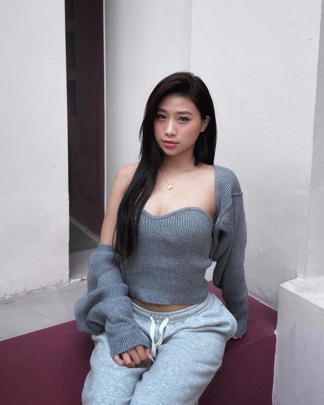 Louis Phạm thay đổi hình tượng trưởng thành, kín đáo khác hẳn lúc hở bạo khoe vòng 1 thẩm mỹ tốn cả trăm triệu- Ảnh 4. Louis Phạm thay đổi hình tượng trưởng thành, kín đáo khác hẳn lúc hở bạo khoe vòng 1 thẩm mỹ tốn cả trăm triệu- Ảnh 4.