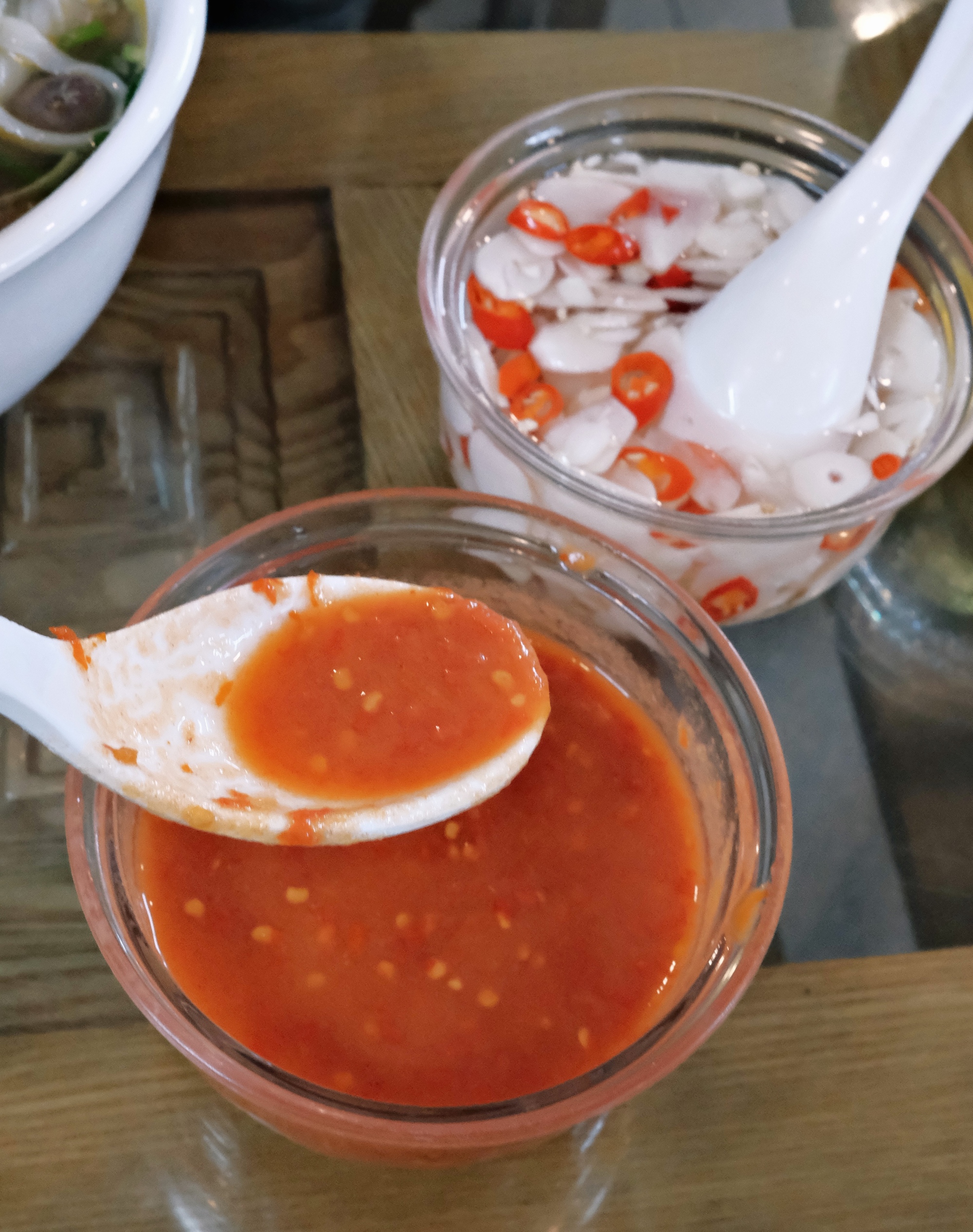 Cận cảnh tô phở gà 200.000 đồng đắt bậc nhất Hà Nội, ăn một bát có bằng "chén" cả con như lời đồn? - Ảnh 18. Cận cảnh tô phở gà 200.000 đồng đắt bậc nhất Hà Nội, ăn một bát có bằng "chén" cả con như lời đồn? - Ảnh 18.