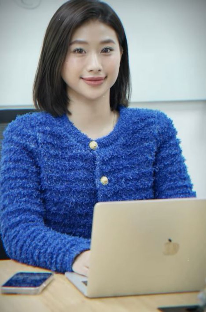 Louis Phạm thay đổi hình tượng trưởng thành, kín đáo khác hẳn lúc hở bạo khoe vòng 1 thẩm mỹ tốn cả trăm triệu- Ảnh 2. Louis Phạm thay đổi hình tượng trưởng thành, kín đáo khác hẳn lúc hở bạo khoe vòng 1 thẩm mỹ tốn cả trăm triệu- Ảnh 2.