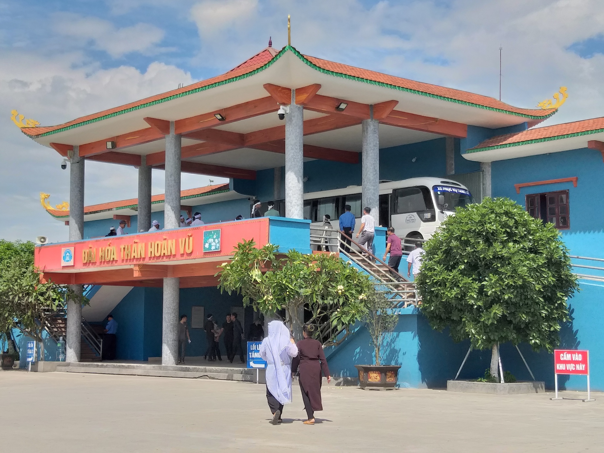 Vụ ép khách mua quách giá cao tại Nam Định khiến dư luận phẫn nộ - Ảnh 3.