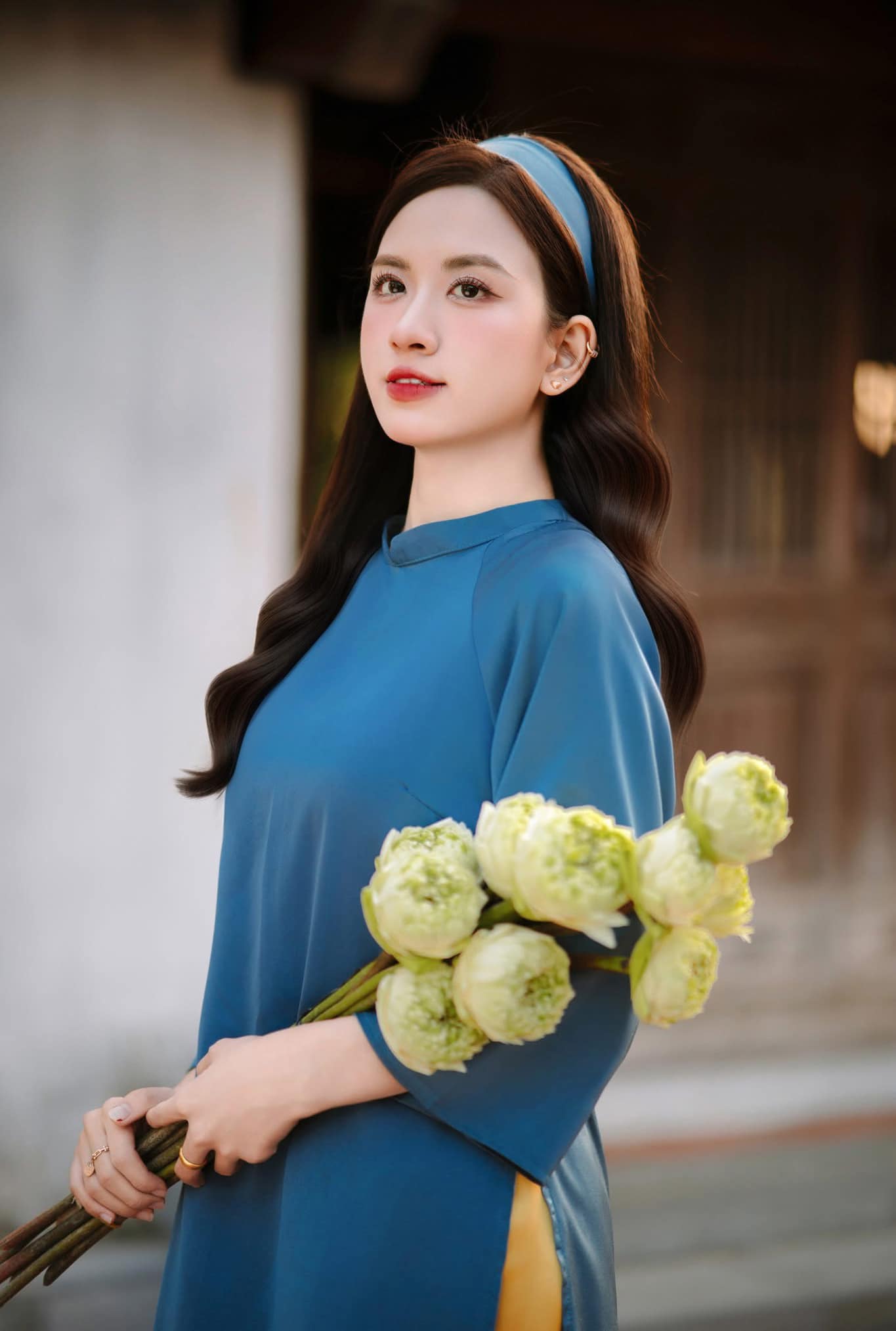 Nữ MC con nhà Văn Sỹ trứ danh Nghệ An, nổi khắp cõi nhờ nhan sắc vạn người mê, cuộc sống bây giờ ra sao?- Ảnh 2. Nữ MC con nhà Văn Sỹ trứ danh Nghệ An, nổi khắp cõi nhờ nhan sắc vạn người mê, cuộc sống bây giờ ra sao?- Ảnh 2.