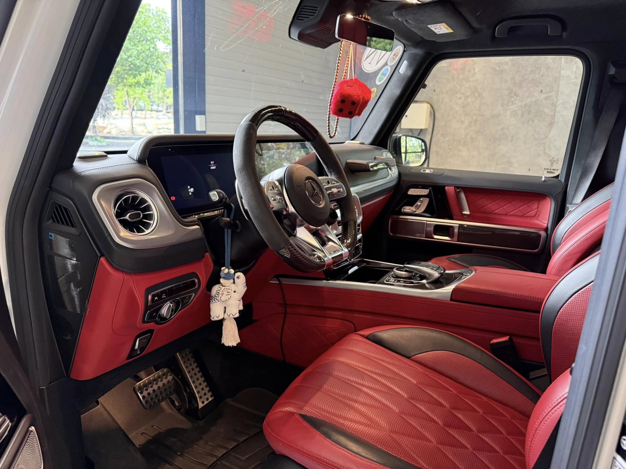 Dân chơi 9x chuyên lái xe xuyên lục địa rao bán Mercedes-AMG G 63: Có 'option' duy nhất tại Việt Nam, muốn mua phải có chứng chỉ- Ảnh 8. Dân chơi 9x chuyên lái xe xuyên lục địa rao bán Mercedes-AMG G 63: Có 'option' duy nhất tại Việt Nam, muốn mua phải có chứng chỉ- Ảnh 8.