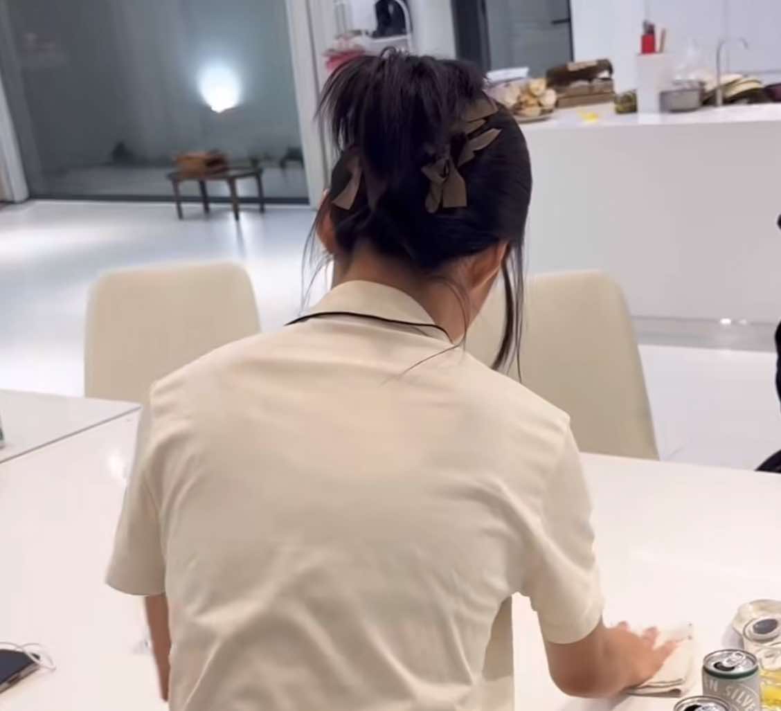 Ái nữ nhà Công Vinh - Thủy Tiên từng được giấu mặt giờ ra sao: Chiều cao “ăn đứt” mẹ, trổ mã ở tuổi 12- Ảnh 2. Ái nữ nhà Công Vinh - Thủy Tiên từng được giấu mặt giờ ra sao: Chiều cao “ăn đứt” mẹ, trổ mã ở tuổi 12- Ảnh 2.