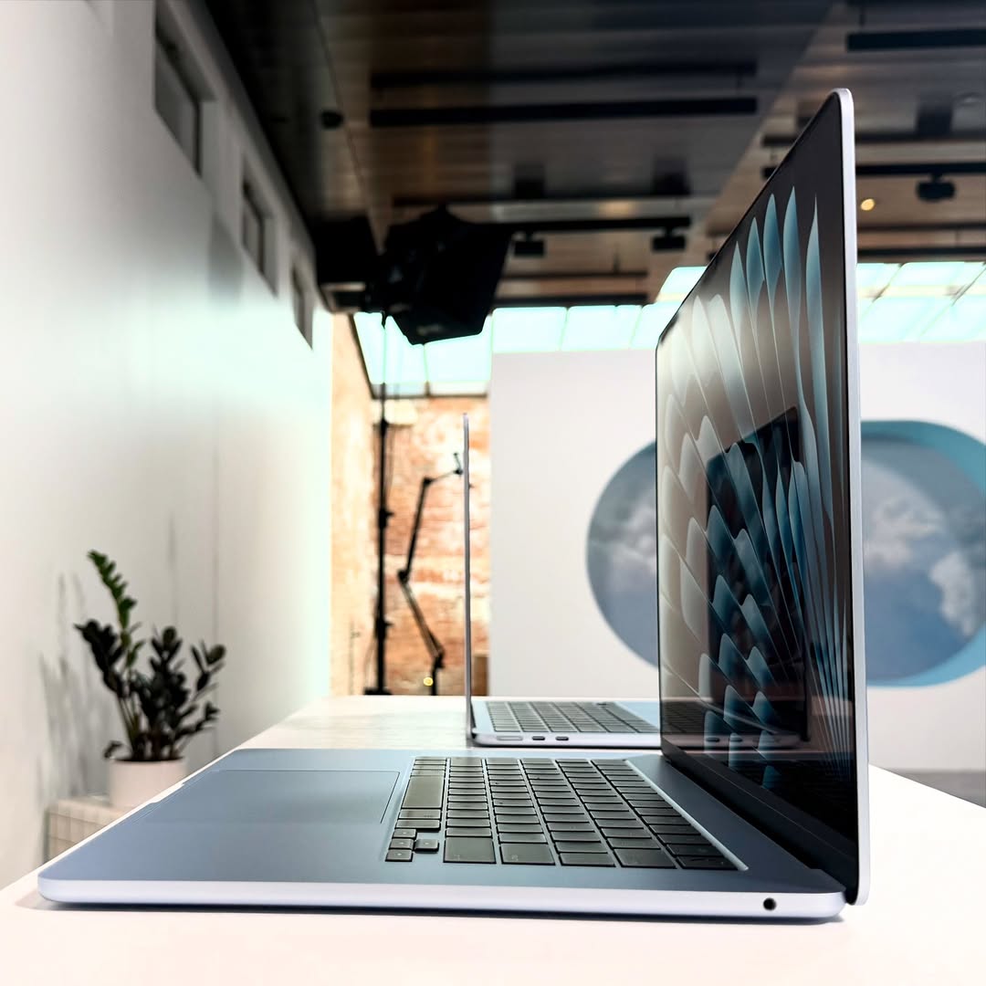 Cận cảnh MacBook Air M4 m&agrave;u Sky Blue mới: Hứa hẹn sẽ l&agrave; m&agrave;u sắc được săn đ&oacute;n nhất- Ảnh 3.