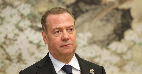 &Ocirc;ng Medvedev: Binh sĩ NATO đến Ukraine sẽ ch&acirc;m ng&ograve;i cho chiến tranh to&agrave;n diện - Ảnh 2.