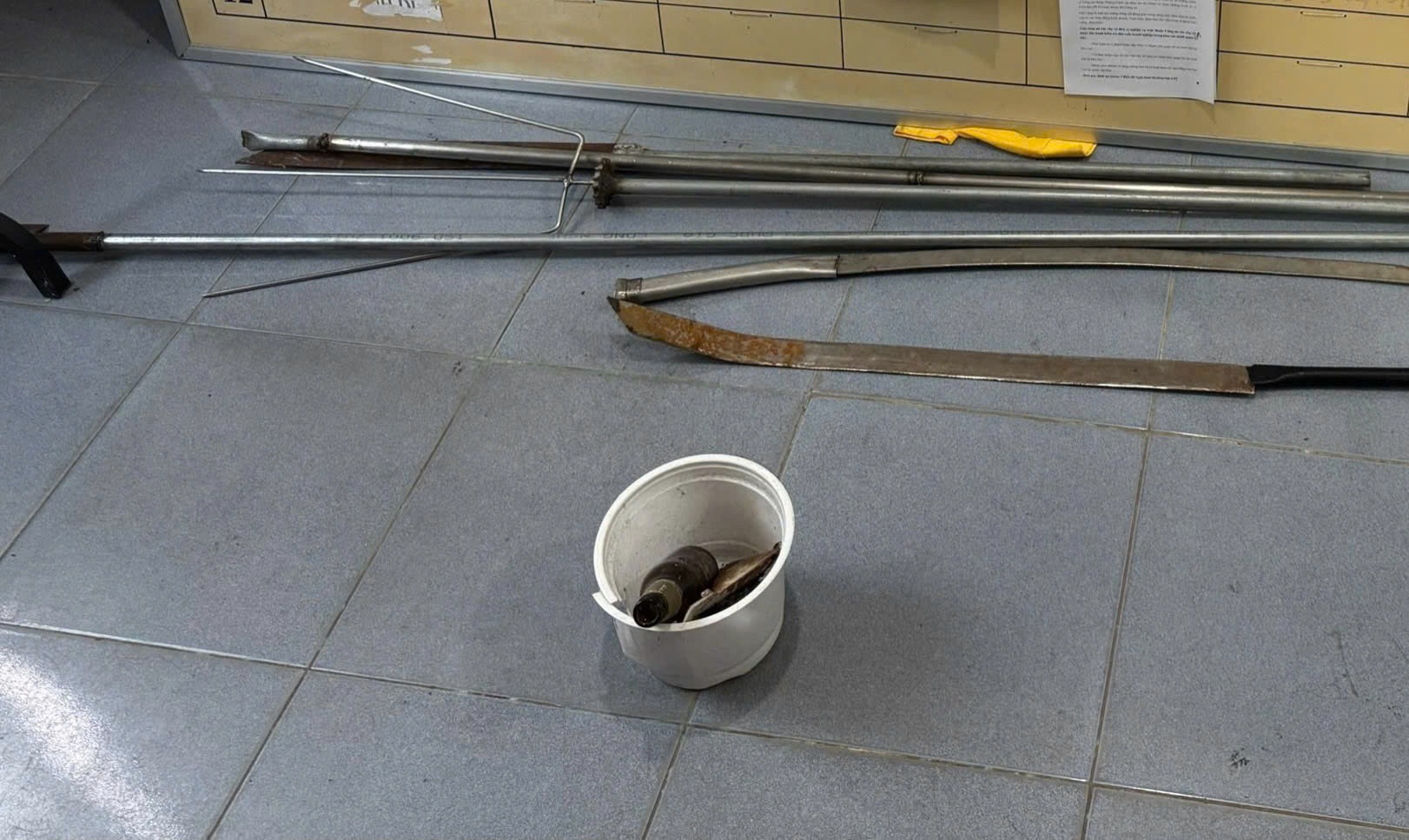 Gần 40 thanh niên mang hung khí hẹn hỗn chiến tại bà rịa - vũng tàu - Ảnh 2.