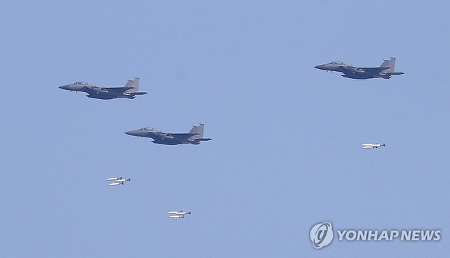 Bom rơi tr&uacute;ng khu d&acirc;n cư ở H&agrave;n Quốc do sai s&oacute;t phi c&ocirc;ng - Ảnh 2.