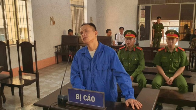 Tuyên án tử hình cho kẻ sát nhân cuồng ghen đâm 23 nhát dao em họ - Ảnh 1.