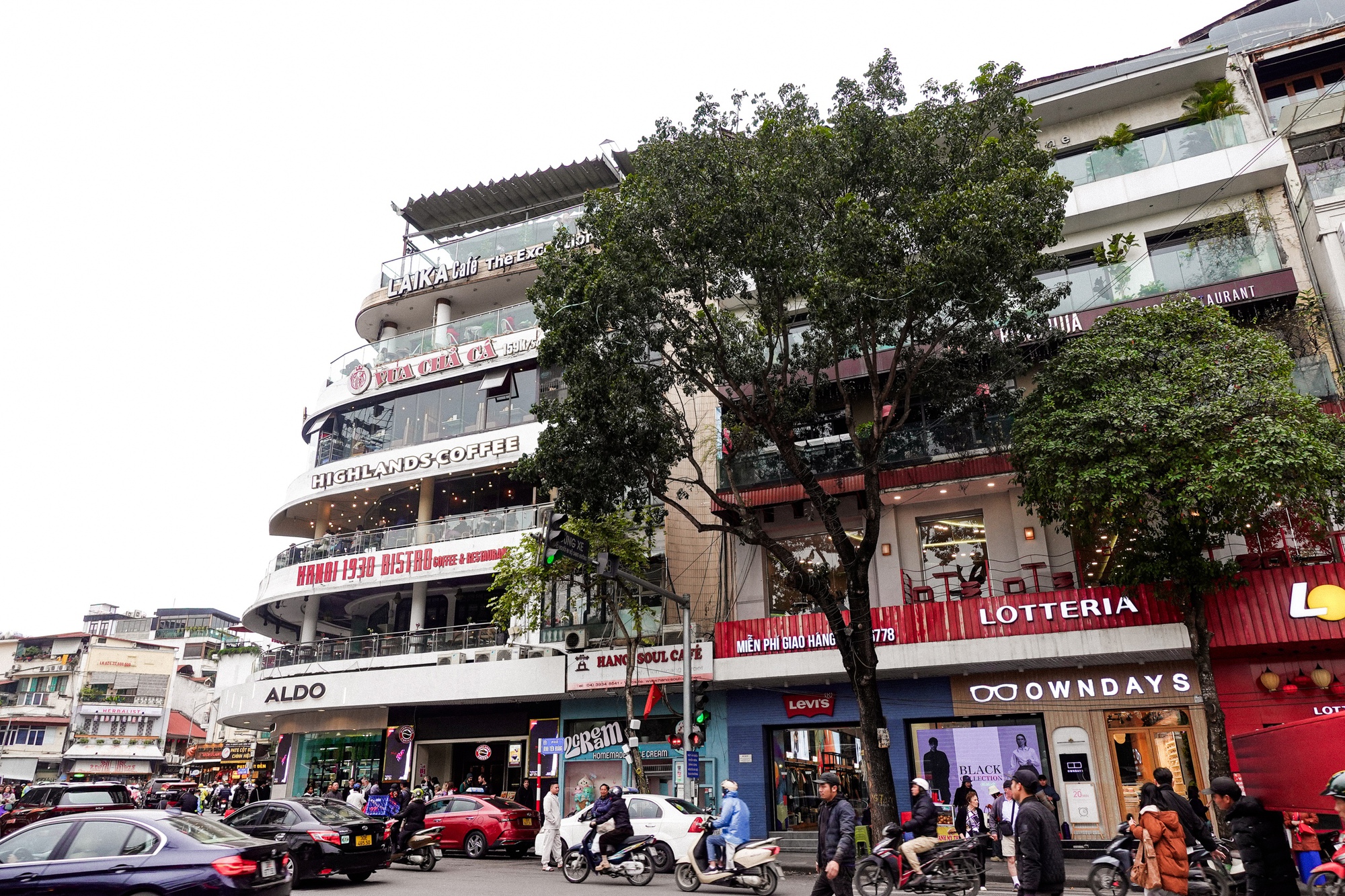 Dân tình đổ xô chụp ảnh tòa nhà Hàm Cá Mập trước ngày phá bỏ , Hà Nội xôn xao - Ảnh 5.