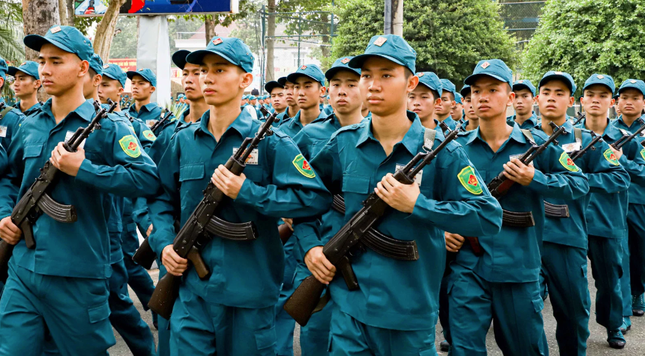 Bộ Quốc phòng giải đáp về chính sách dân quân thường trực - Ảnh 1.