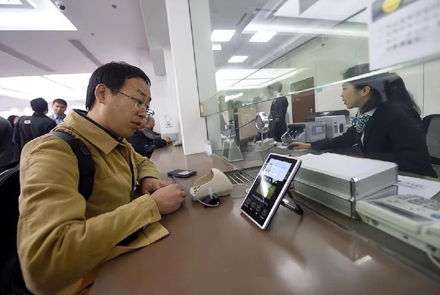 Người phụ nữ mới gửi tiết kiệm 35 tỷ đồng, cuối năm t&agrave;i khoản c&ograve;n 0 đồng, nh&acirc;n vi&ecirc;n ng&acirc;n h&agrave;ng khẳng định: &ldquo;T&ocirc;i gi&uacute;p c&ocirc; nhận l&atilde;i ở chỗ kh&aacute;c&rdquo;- Ảnh 2.