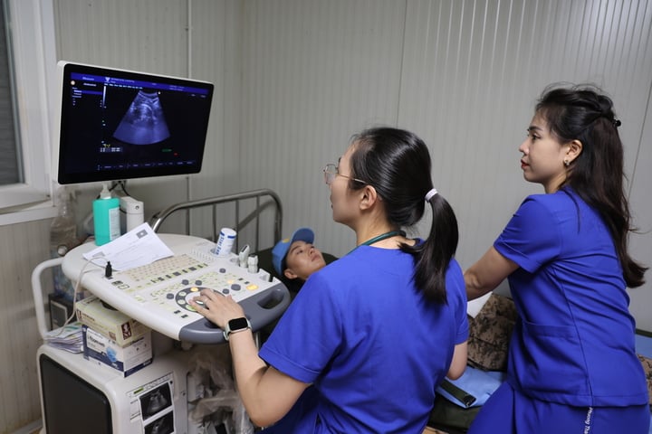 'Bóng hồng' quân nhân Việt Nam tỏa sáng tại căn cứ Liên hợp quốc - Ảnh 1.