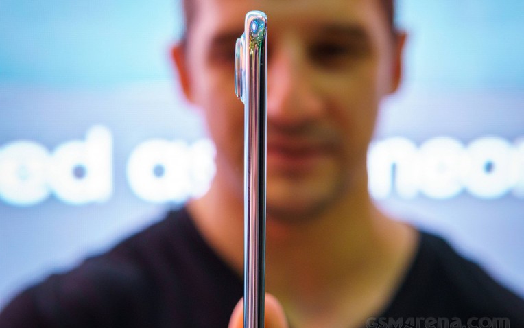 Cận cảnh điện thọai Tecno Spark Slim: Mỏng đỉnh cao , pin khủng 5 . 200 MAh , thách thức Apple - Ảnh 1.