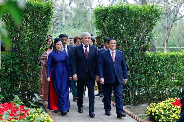 Thủ tướng Phạm Minh Chính và Thủ tướng Kyrgyzstan thưởng thức cà phê Việt tại Khu Di tích Phủ Chủ tịch - Ảnh 8.