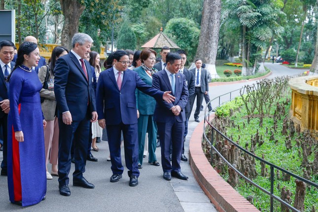 Thủ tướng Phạm Minh Chính và Thủ tướng Kyrgyzstan thưởng thức cà phê Việt tại Khu Di tích Phủ Chủ tịch - Ảnh 6.