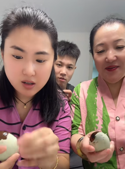 Chàng rể 28 tuổi và mẹ vợ U50 đã sống như thế nào mà dân tình ngỡ ngàng: Hiếm ai làm được!- Ảnh 5. Chàng rể 28 tuổi và mẹ vợ U50 đã sống như thế nào mà dân tình ngỡ ngàng: Hiếm ai làm được!- Ảnh 5.