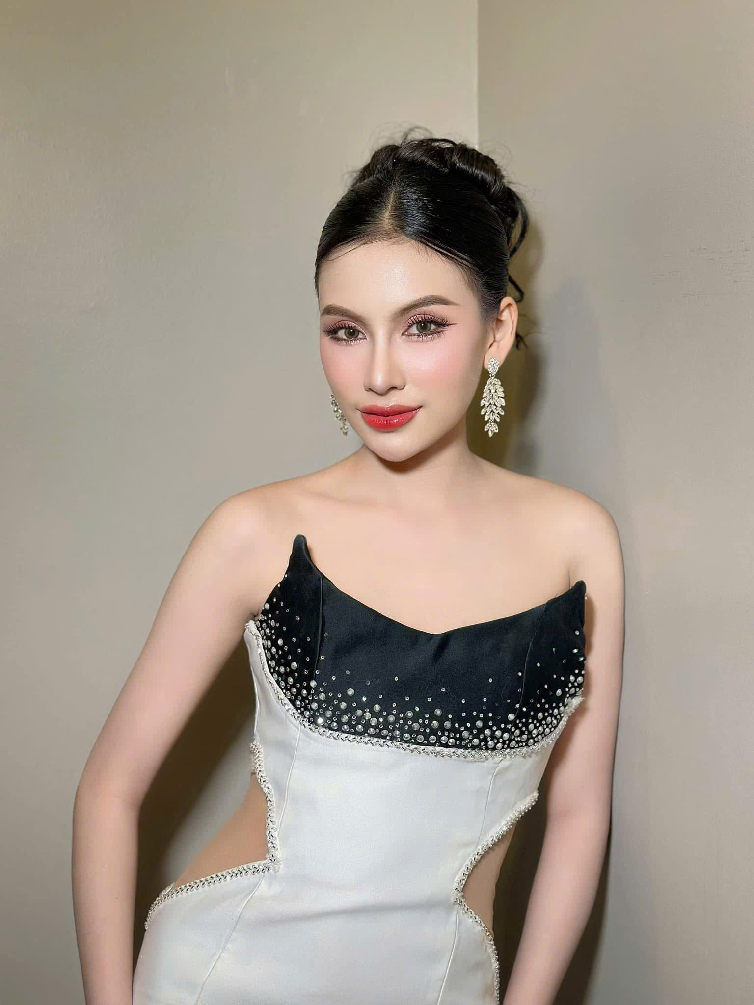 Thí sinh Miss Grand Thailand 2025 chọn váy của NTK Việt cho đêm bán kết- Ảnh 7.