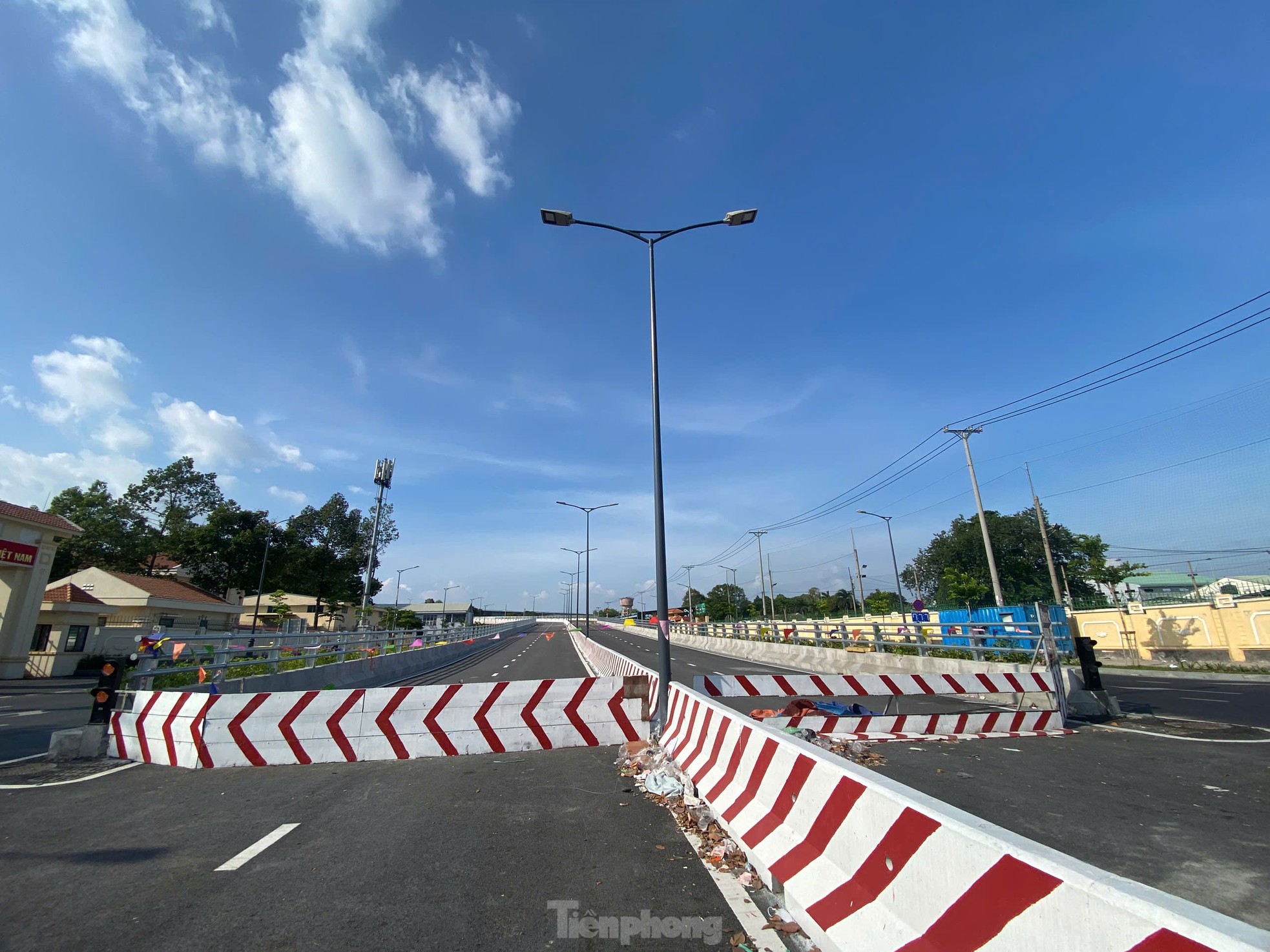 Diện mạo cầu vượt nối nhà ga T3 sân bay Tân Sơn Nhất - Ảnh 6.